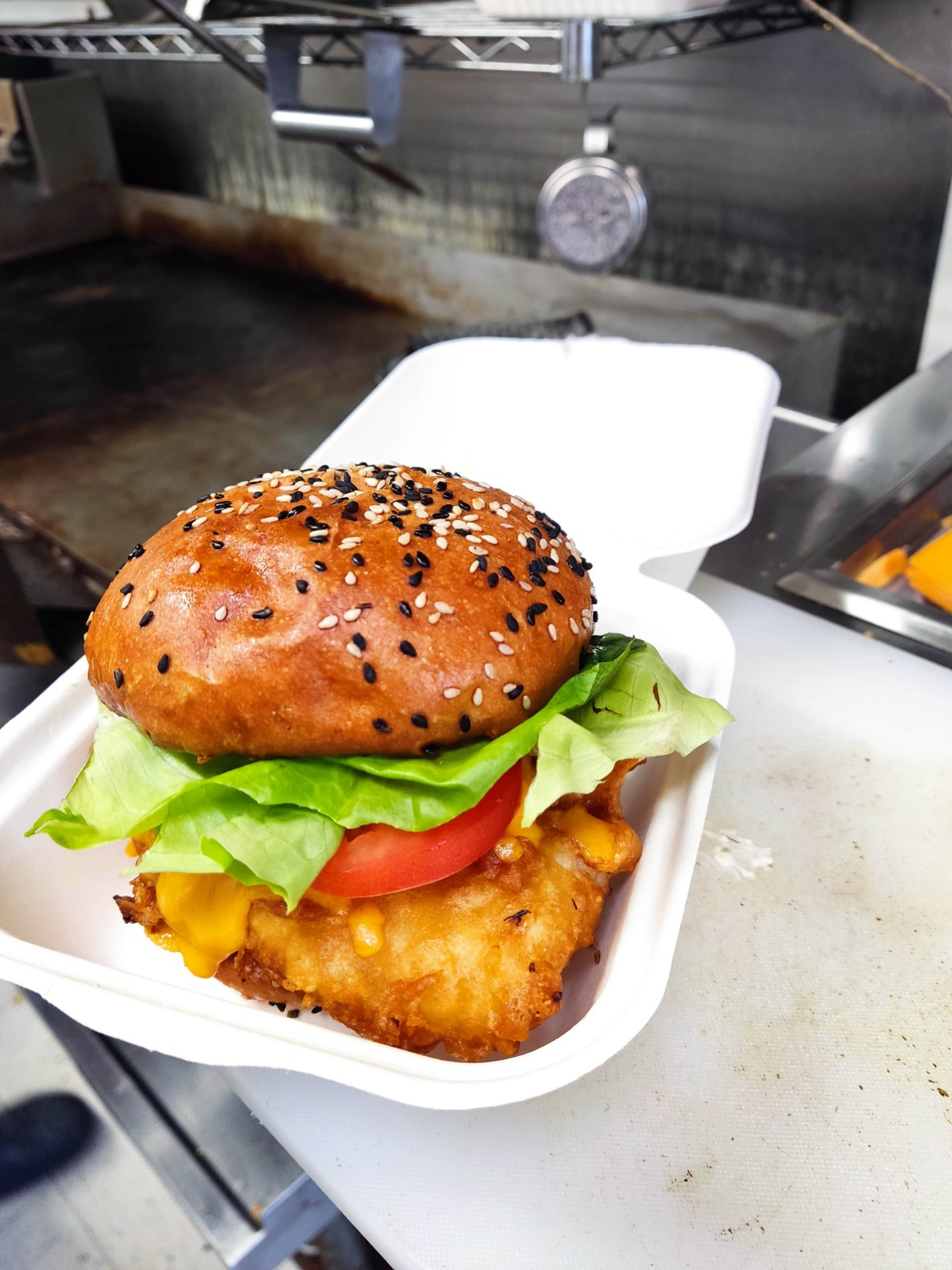 Crispy chicken burger from Patagón